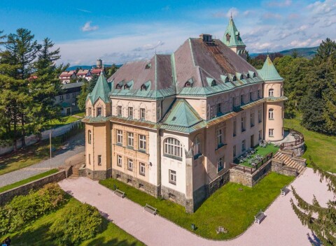 Jizerské hory a Krkonoše blízko ski areálov: Kramářův zámek - Hotel Větrov *** s polpenziou