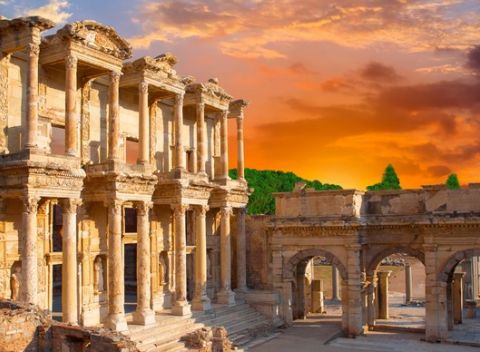 Tisíc a osem dní v čarovnom Turecku – letecký poznávací zájazd za krásami Istanbulu, Efezu, Antálye.