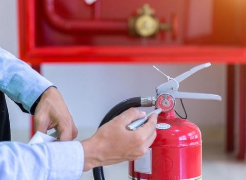 Kurz Bezpečnostný technik alebo Požiarny technik v Inštitúte bezpečnosti práce.