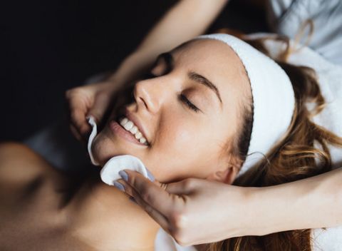 Vaša pleť nájde stratenú mladosť! Exkluzívne hĺbkové ošetrenie alebo ošetrenie pleti ultrazvukom.