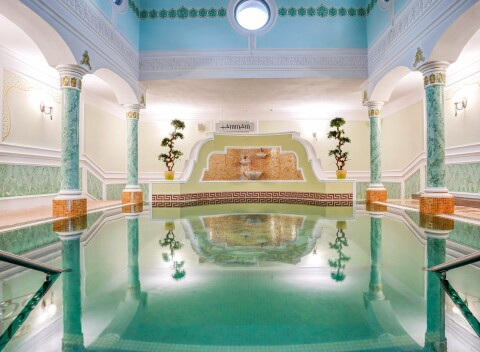 Podhajská len 300 m od kúpaliska v Penzióne U Vodníka III s raňajkami/polpenziou a vírivkou + masáž