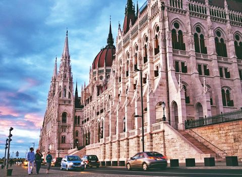Pikantne atraktívna Budapešť v hoteli len kúsok od centra a najväčšieho mestského parku s raňajkami.