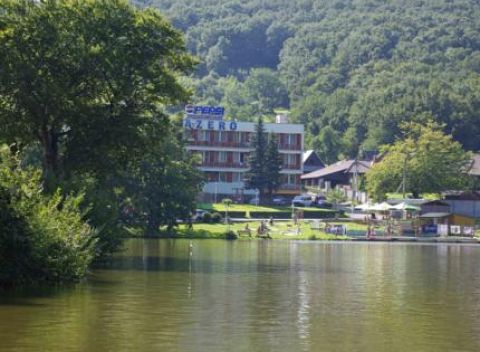 Užite si prírodné krásy na dovolenke v Hoteli Jazero vo Vinnom v košickom kraji.