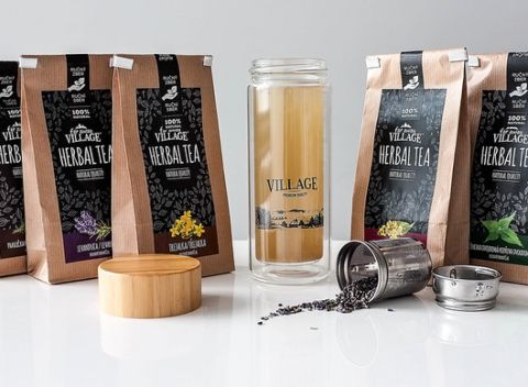 Štýlová termofľaša VILLAGE Bottle + 5 druhov sypaných bylinkových čajov VILLAGE Herbal Tea.