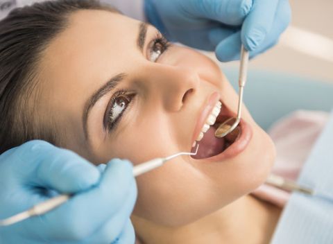 Dentálna hygiena s prezentáciou povlakov pred a po ošetrení v Ambulancii Rovné zuby.