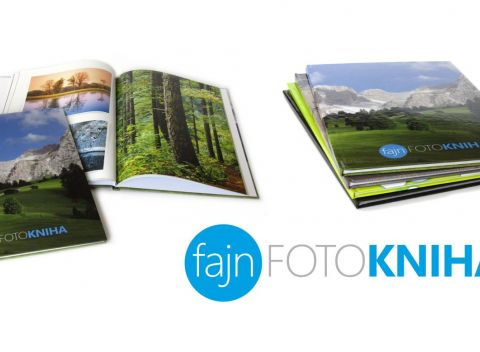 Veľká fotokniha A4 na výšku v pevných doskách na kvalitnom kriedovom papieri.