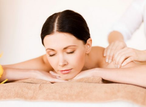 Balík celotelových wellness masáží s omamnou vôňou aromaterapeutických olejov.