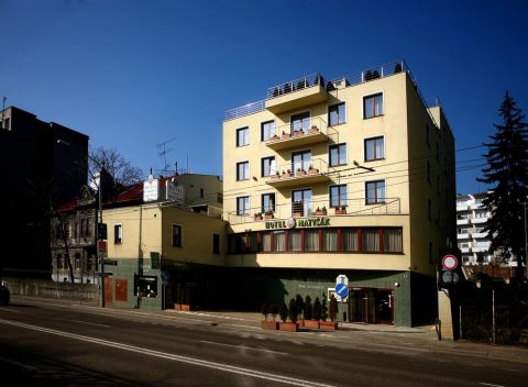 Ubytujte sa v srdci mesta Bratislava! Hotel Matyšák je hotel pýšiaci sa historickou vínnou pivnicou.