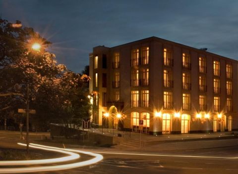 Ubytovanie v Hoteli Brix, ktorý sa nachádza v rezidenčnej štvrti Kramáre plnej zelene.