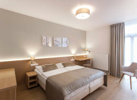 Hotel Carol**** s raňajkami a výborným prístupom do centra Prahy: blízko zastávok MHD