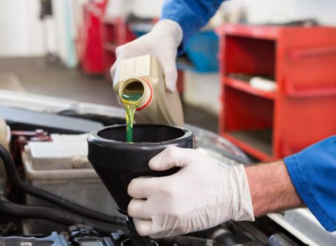 Nech vám lepšie maže – výmena oleja a filtrov s materiálom v Autoservise Szalay.