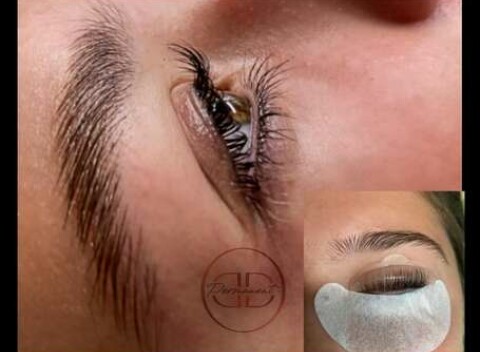 Laminácia alebo lash lifting pre krásne zvýraznené obočie a riasy, obočie s dokonalým tvarom