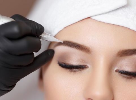 Profesionálne vyformované obočie a linky dodajú vašej tvári ten správny výraz za každých okolnosti.