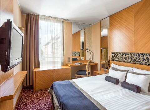 Budapešť v centre blízko stanice v Marmara Hotel **** s raňajkami, fľašou vína