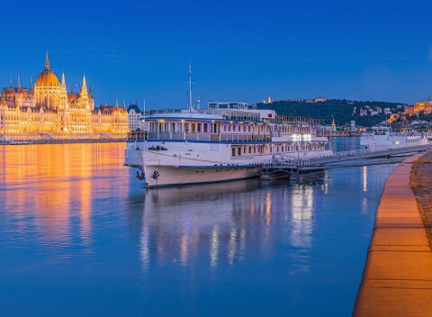 Budapešť netradične s ubytovaním na lodi v Grand Jules Boat Hoteli *** + raňajky a sekt