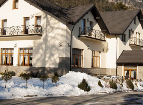 Oddych v penzióne Hučava 1,5 km od Belianskej Jaskyne a 6 km od Chodníka medzi korunami stromov.