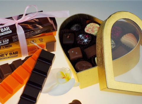 Ručne robené pralinky a tyčinky z pravej belgickej čokolády, na výber z 3 darčekových balení.