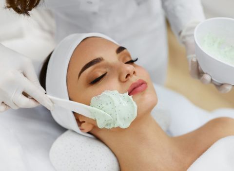 Hĺbkové či omladzujúce ošetrenie pleti alebo luxusné ošetrenie očného okolia.