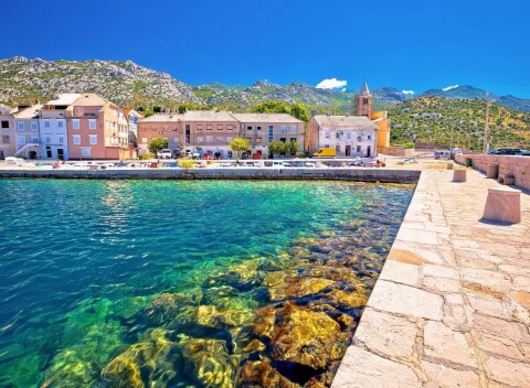 Letovisko Karlobag len 450 m od mora v Apartmánoch Gogi s klimatizáciou a záhradou + gril