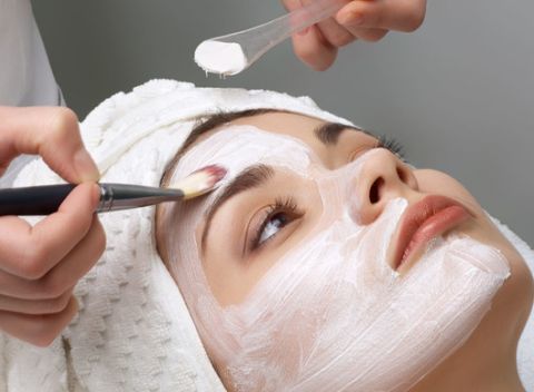 Relaxačné anti-age ošetrenie. Vaša pleť sa tak prebudí do krásy a vrásky sa vyhladia.