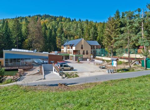 Welness & Spa Hotel Čertov, obklopený kysuckou prírodou ponúka ubytovanie s reštauráciou a wellness.