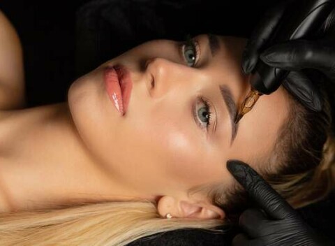 Dokonalé obočie: Combré, microblading, pudrové alebo prerábka či odstránenie tetovania obočia