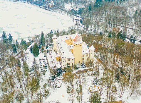 Benešov pri Prahe a zámku Konopiště v Hoteli Benica *** s golfom, bazénom a raňajkami či polpenziou