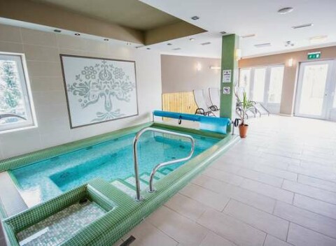 Wellness a kúpeľný pobyt v Sárvári pre dvoch s polpenziou len kúsok od kúpeľov