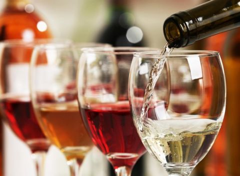 Degustácia 12 vzoriek vín počas jednej návštevy vinotéky v rodinnom vinárstve Bognár v Svätom Jure.