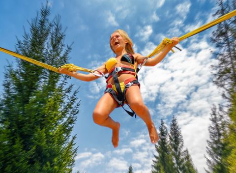 Nechajte sa vystreliť na jedinom ľudskom katapulte Bungee Shot v strednej Európe.