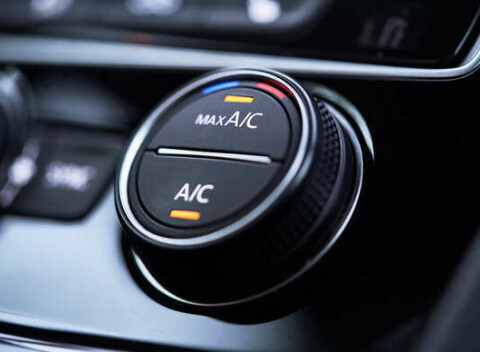 Plnenie klimatizácie auta alebo dezinfekcia a čistenie interiéru ozónom v Petržalke