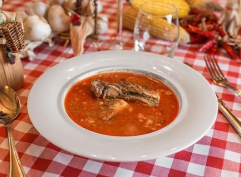 Degustačné menu maďarskej kuchyne pre dvoch v Čárda Avion. Na výber z 2 hlavných jedál.