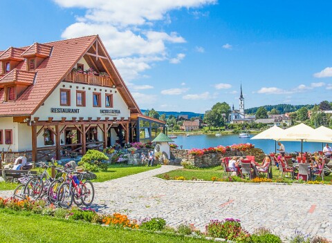 Šumava: Pohodový pobyt priamo na brehu Lipna v Hoteli Leyla *** s polpenziou a detským ihriskom