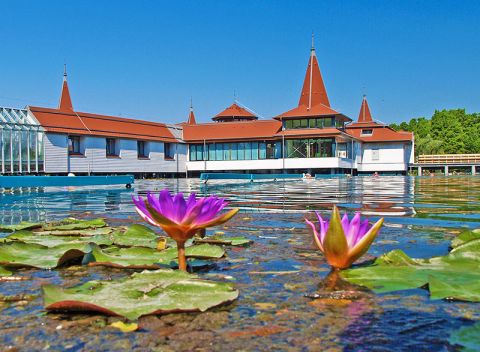 Blahodarný odpočinok pri termálnom jazere Hévíz s raňajkami + platnosť po celý rok 2018.
