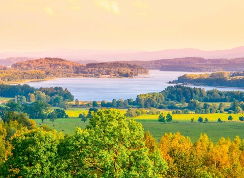 Šumava neďaleko Boubínskeho pralesa a prírodných parkov v Penzióne Pod pralesem s polpenziou