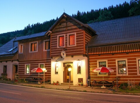 Krkonoše: Pec pod Sněžkou blízko lanovky na Sněžku a v atrakciami v Hoteli Tetřívek s polopenziou