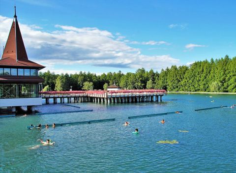 Relax pri jazerách Hévíz a Balaton v rodinnom penzióne so vstupom do termálov, wellness, polpenzia.
