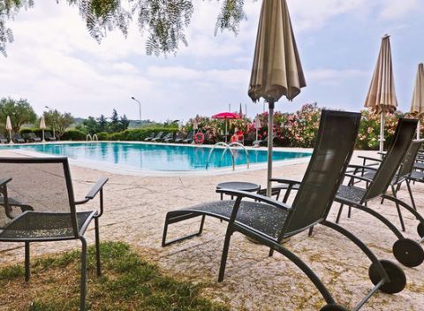 Slnečná dovolenka v talianskom Castellaro Golf Resorte s raňajkami a wellness.