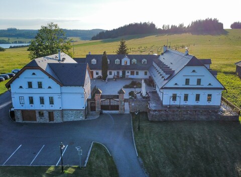 Jeseníky: Pobyt len 1 km od priehrady v Centre Slezská Harta *** s raňajkami/polpenziou + možnosť wellness