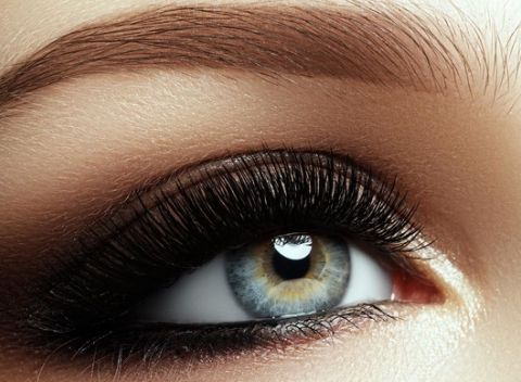 Prenikavý pohľad či neodolateľné nechty? Husté 3D a 4D mihalnice, gél lak alebo japonská manikúra.