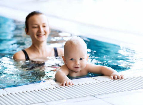 Kurz plávania pre bábätká a vstup do detskej sauny v ŠNOPe (6 lekcií pre deti od 3 mesiacov do 16 mesiacov)