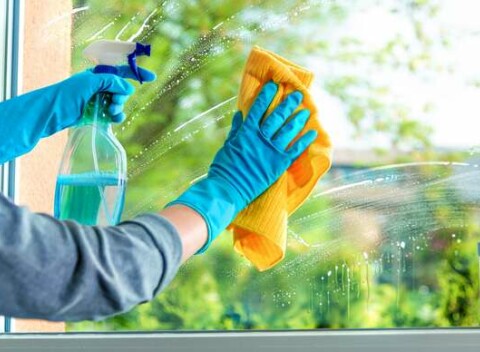 Umývanie okien v bytoch a rodinných domoch (Bratislava, Nitra, Trnava)