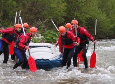 Nezabudnuteľný rafting dravej rieky Belá so skúseným inštruktorom a HD videom z raftu.