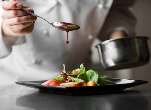 Poldenný kurz varenia so špičkovými šéfkuchármi + kuchárska kniha s venovaním.