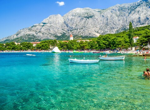 Chorvátsko: Makarská riviéra len 50 m od pláže vo Vile Čale s komfortnou autobusovou dopravou a polpenziou