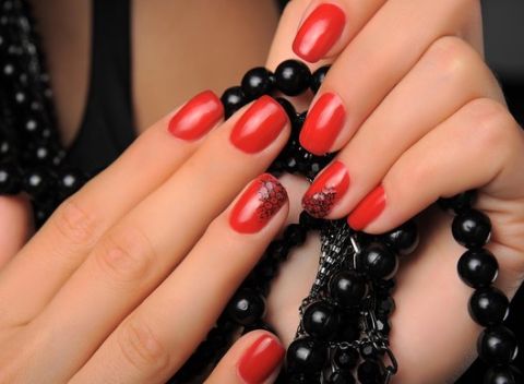 Krása a zdravie pre vaše nechty! Gél-lak manikúra alebo prístrojová manikúra a klasické lakovanie.