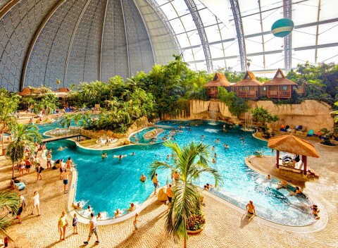 Aquapark Tropical Islands pri Berlíne s neobmedzeným vstupom do bazénov i na atrakcie s ubytovaním v stane