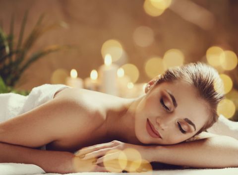 Nechajte sa rozmaznávať na masáži, na výber z viacerých masážnych balíčkov.