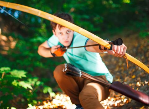 Nový adrenalínový šport Arrow Tag, ktorý kombinuje prvky vybíjanej a lukostreľby.