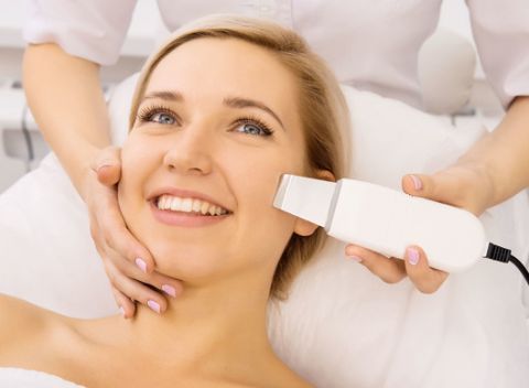 Ošetrená žiarivá pleť. Kompletné hĺbkové ošetrenia pleti proti vráskam.